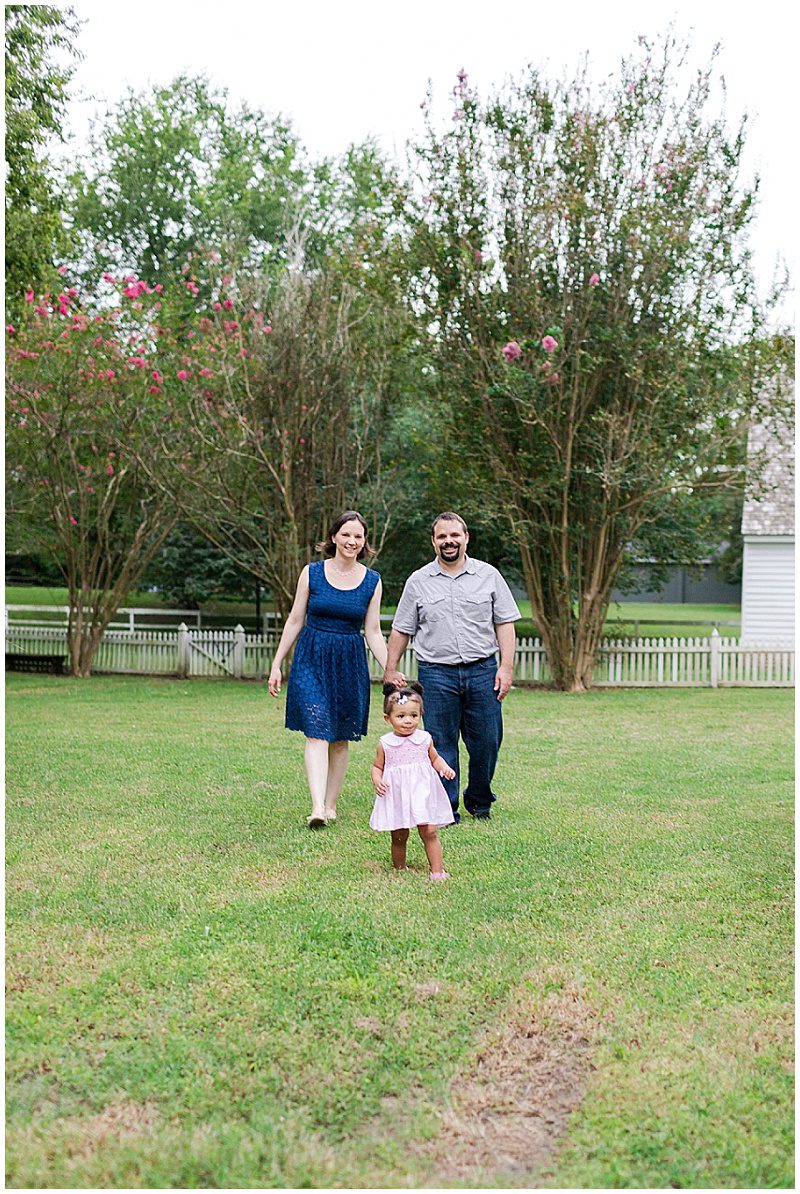 Outdoor Historic Yorktown family session, Yorktown, Virginia, Diana Gordon Photography, photo