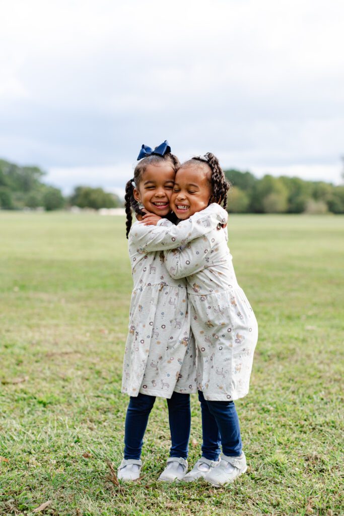 outdoor family session with twins, Riverview Farm Park, Diana Gordon Photography